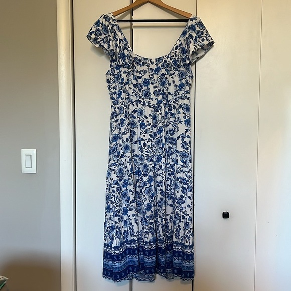 White and blue maxi dress with flutter short sleeves - Picture 2 of 9